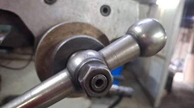 Metal borunun sapını kapat.