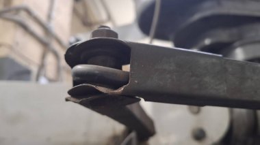 Siyah saplı metal saplı.