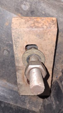 Bir araba motorunun görüntüsünü kapat