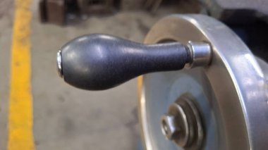 Araba lastiği yakın.