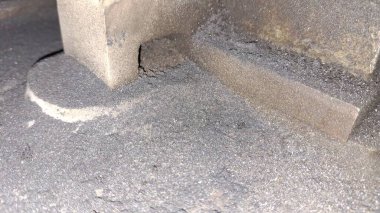 Eski paslı metal boru