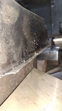 Metal bir tekerleği kapat