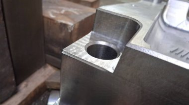 Atölyedeki metal torna.