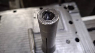 Makinenin metal parçası