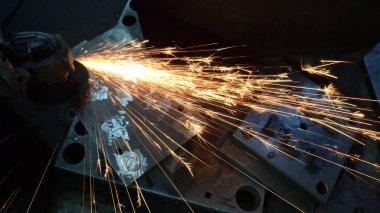 Kıvılcımlı kaynak metali, kapat