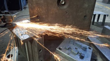 Endüstriyel Nesneler Çiğ Demir Makineler Plastik Parçalar Küf Öldür