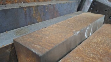 Metal profil açısı metal ürünlerin depodaki paketlerinde