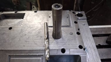 Makine cnc değirmen makinesidir..