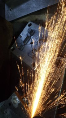 Kıvılcımlı metal kaynak