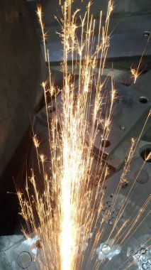 Bir metalin kıvılcımları