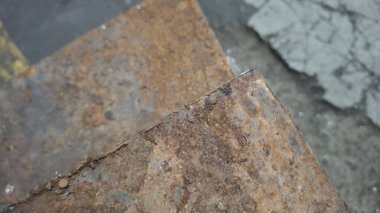 Metal yığınına yakın.