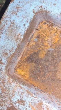 Eski boya ve paslı dokuya sahip paslı metal zemin