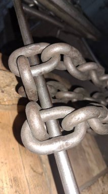 Metal bir zincire yakın çekim
