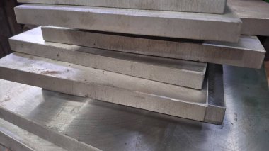 Metal profil açısı depodaki paketlerine metal ürünleri, Rusya Federasyonu