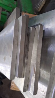 Fabrikanın ürünlerinin dikdörtgen kesitinin metal profil açısı