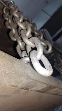 Tahta kapı kolunu kapat.