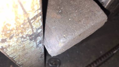 Eski paslı metal boru