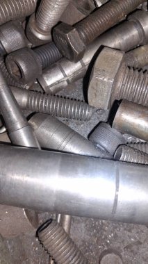 Arka planda metal boru