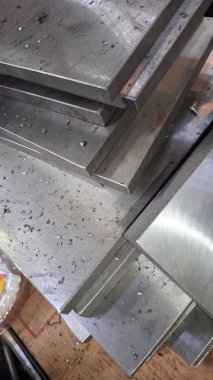 Çelik çubuklu çelik levha.