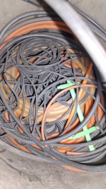 Elektrik kabloları ve kablolar için kablo