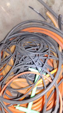 Elektrik kabloları ve kabloları