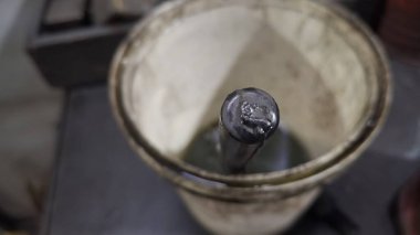 Piyasadaki eski model bir makine.