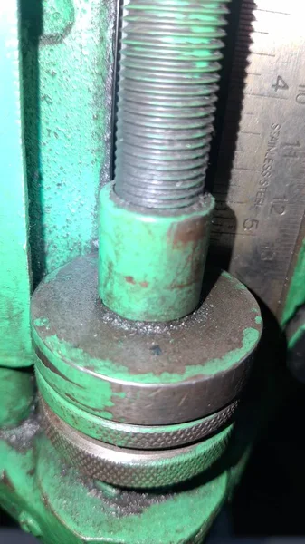 Metal bir motoru kapat