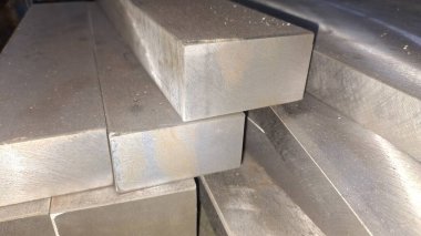 Metal profil açısı metal ürünlerin depodaki paketlerinde