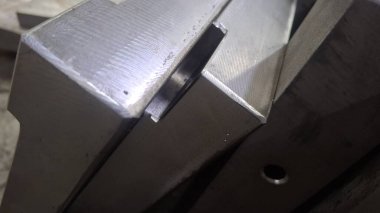 Pencereli eski ahşap kapı