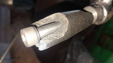 Metal vidayı fındıklı kapat.