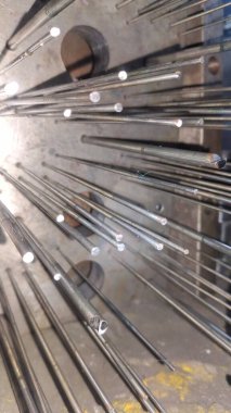 Metal bir kabloyu kapat.