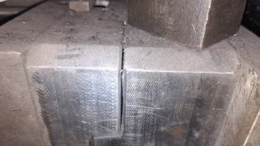 Paslı metal bir sapın yakın çekimi.