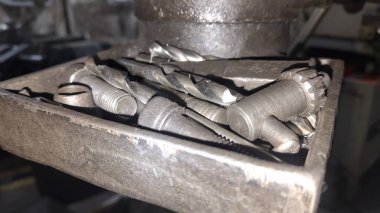 Bir araba motorunu kapat