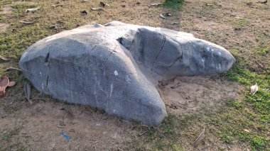 Büyük taşlı taş duvar.