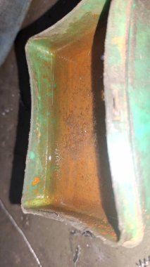 Araba motorunun görüntüsünü kapat