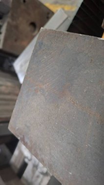 Dikdörtgen metal levha ile metal profil çekimi