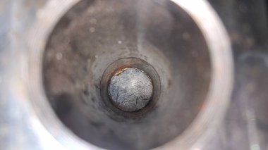 metaldeki metal delik.