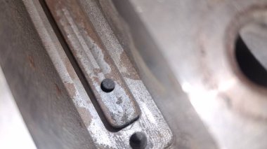 Metal bir sapı kapat.