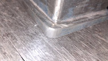 Penceresi olan eski ahşap zemin