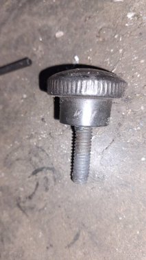 Bir araba tekerleğini kapat.