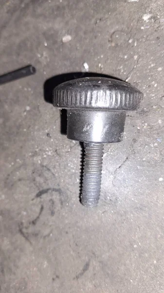 Bir araba tekerleğini kapat.