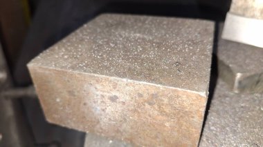 Metal karo yığınını kapat