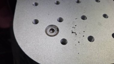 Siyah metal bir boru görüntüsü.