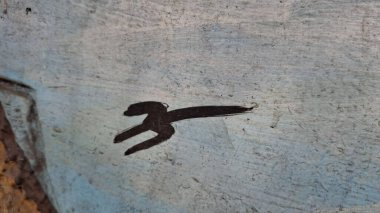 Eski paslı metal kapı