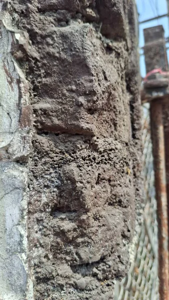 Bir sürü taşlı eski tuğla duvar.