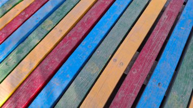 renkli çizgileri olan ahşap arkaplan