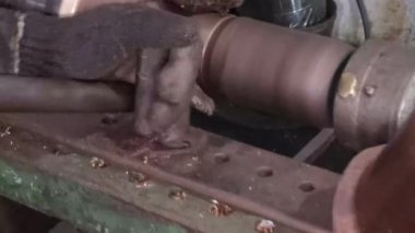 Metal bir boruya yakın çekim