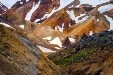 İzlanda yalnız uzun yürüyüşe çıkan kimse