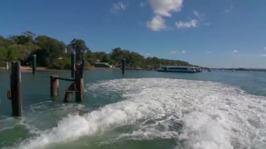 Russell Island iskelesi Brisbane bırakarak feribot