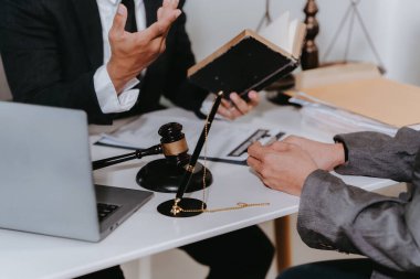 A notary or notary working with contract documents in a courtroom, meeting with clients, and discussing real estate contract documents.